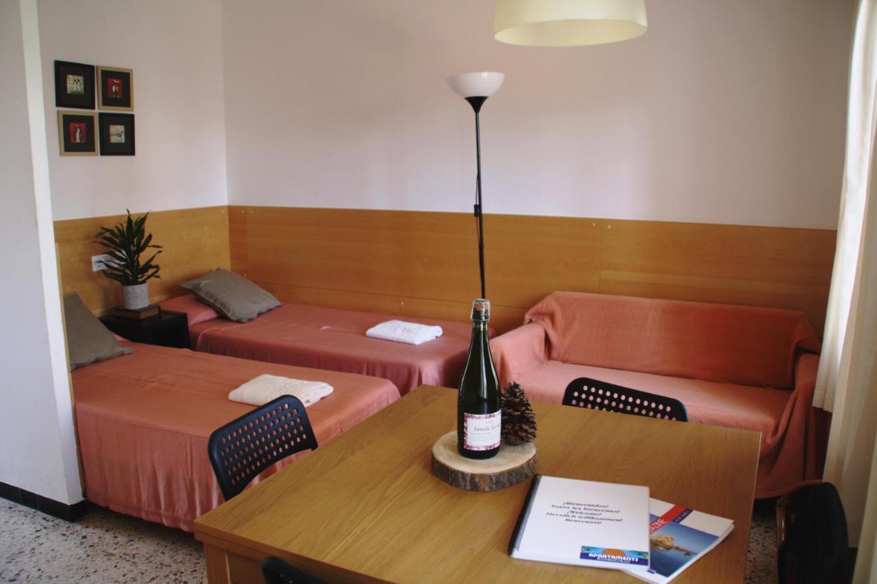 Apartaments Margarita Sabina Pinell Кастел Пладжа де Аро Екстериор снимка